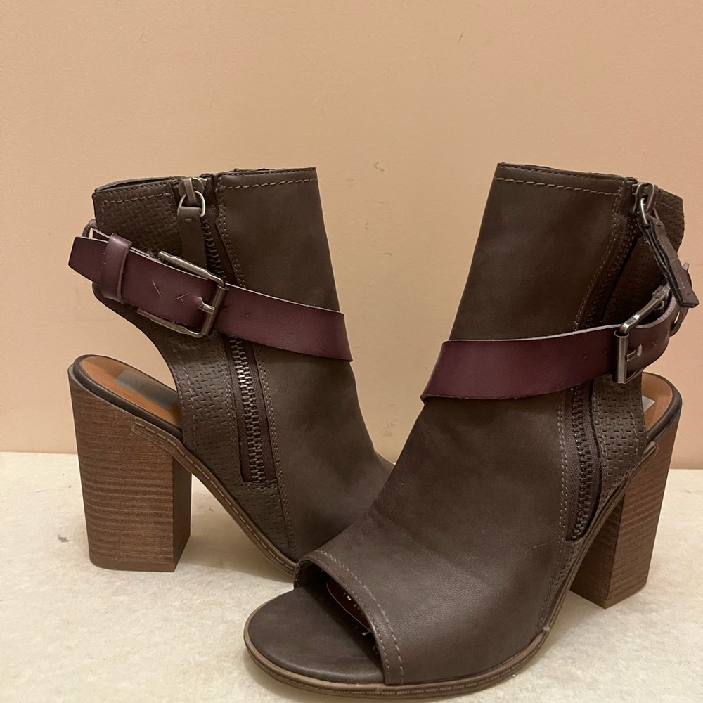 Dolce Vita Brown Open-Toe Block Heel Booties with Burgundy Strap